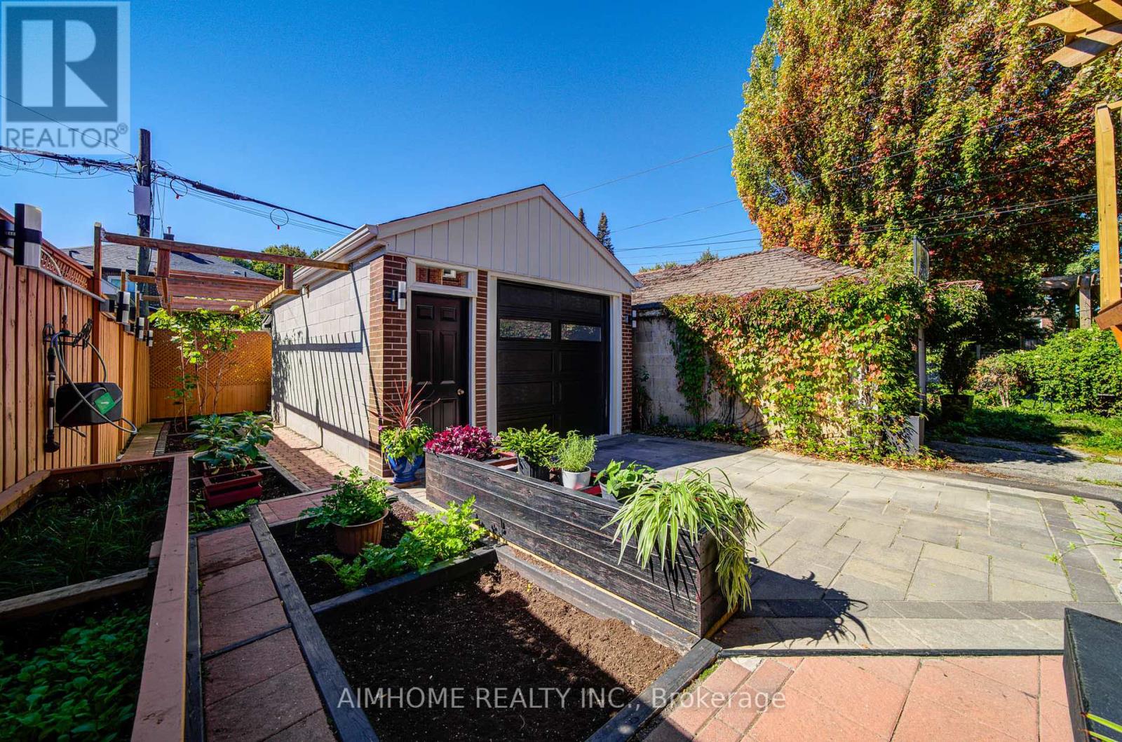 96 Highfield Road, Toronto, Ontario  M4L 2V1 - Photo 48 - E12441337