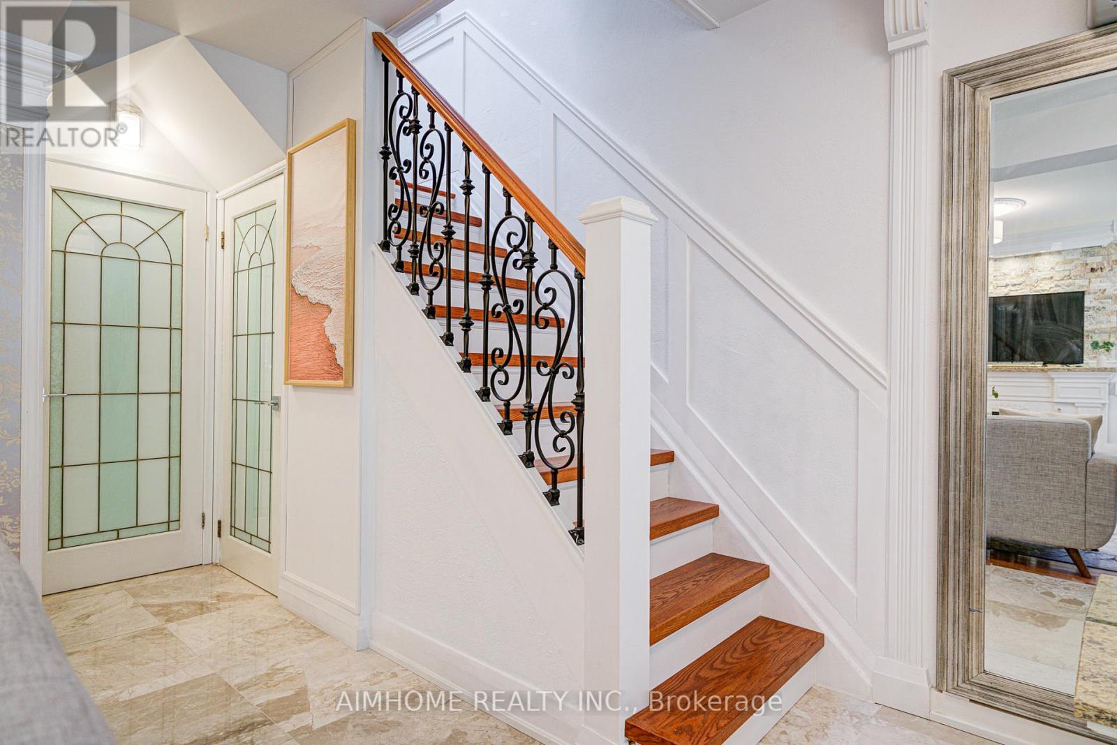 96 Highfield Road, Toronto, Ontario  M4L 2V1 - Photo 5 - E12441337