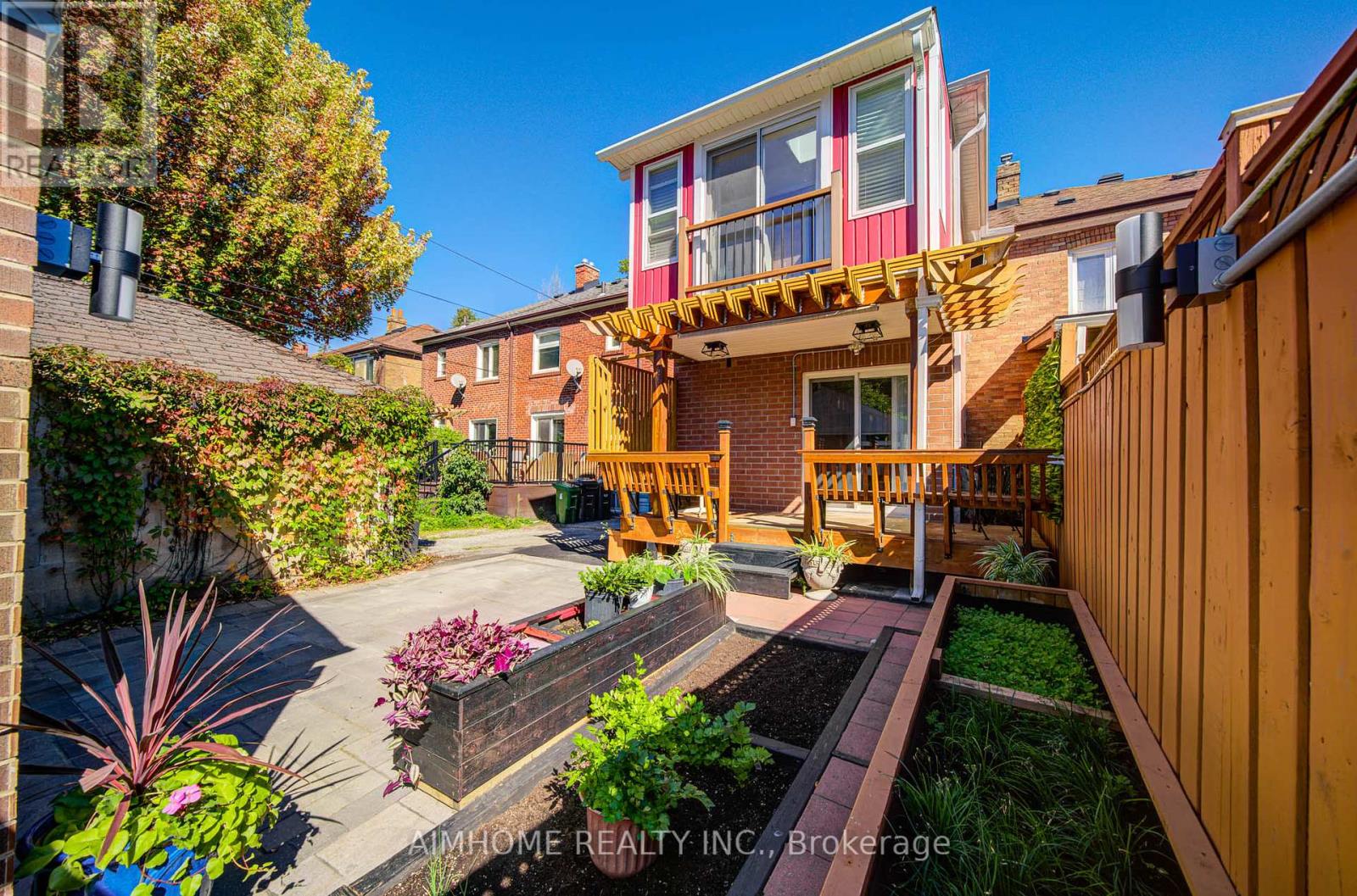 96 Highfield Road, Toronto, Ontario  M4L 2V1 - Photo 50 - E12441337