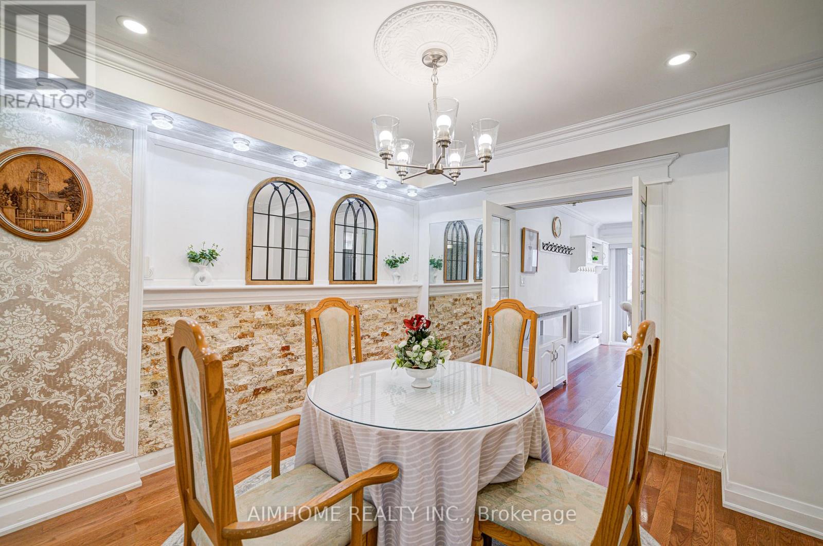 96 Highfield Road, Toronto, Ontario  M4L 2V1 - Photo 9 - E12441337