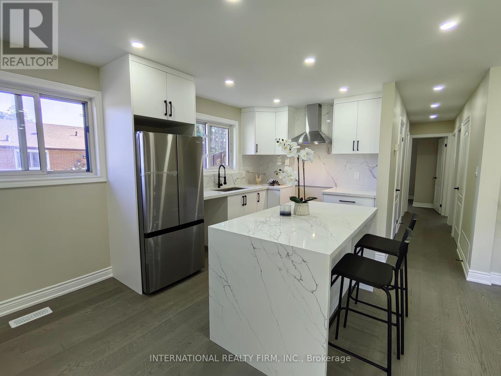 463 Rossland Road E, Oshawa, Ontario  L1G 2X3 - Photo 1 - E12441357
