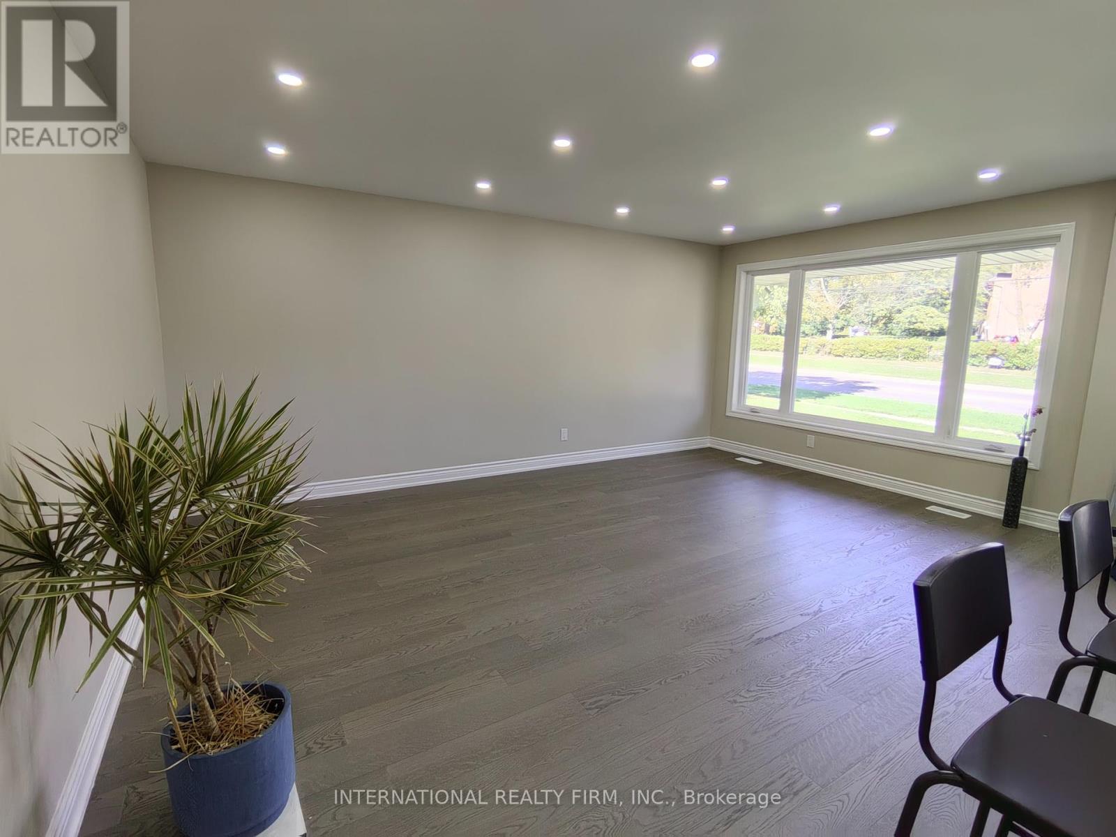 463 Rossland Road E, Oshawa, Ontario  L1G 2X3 - Photo 4 - E12441357