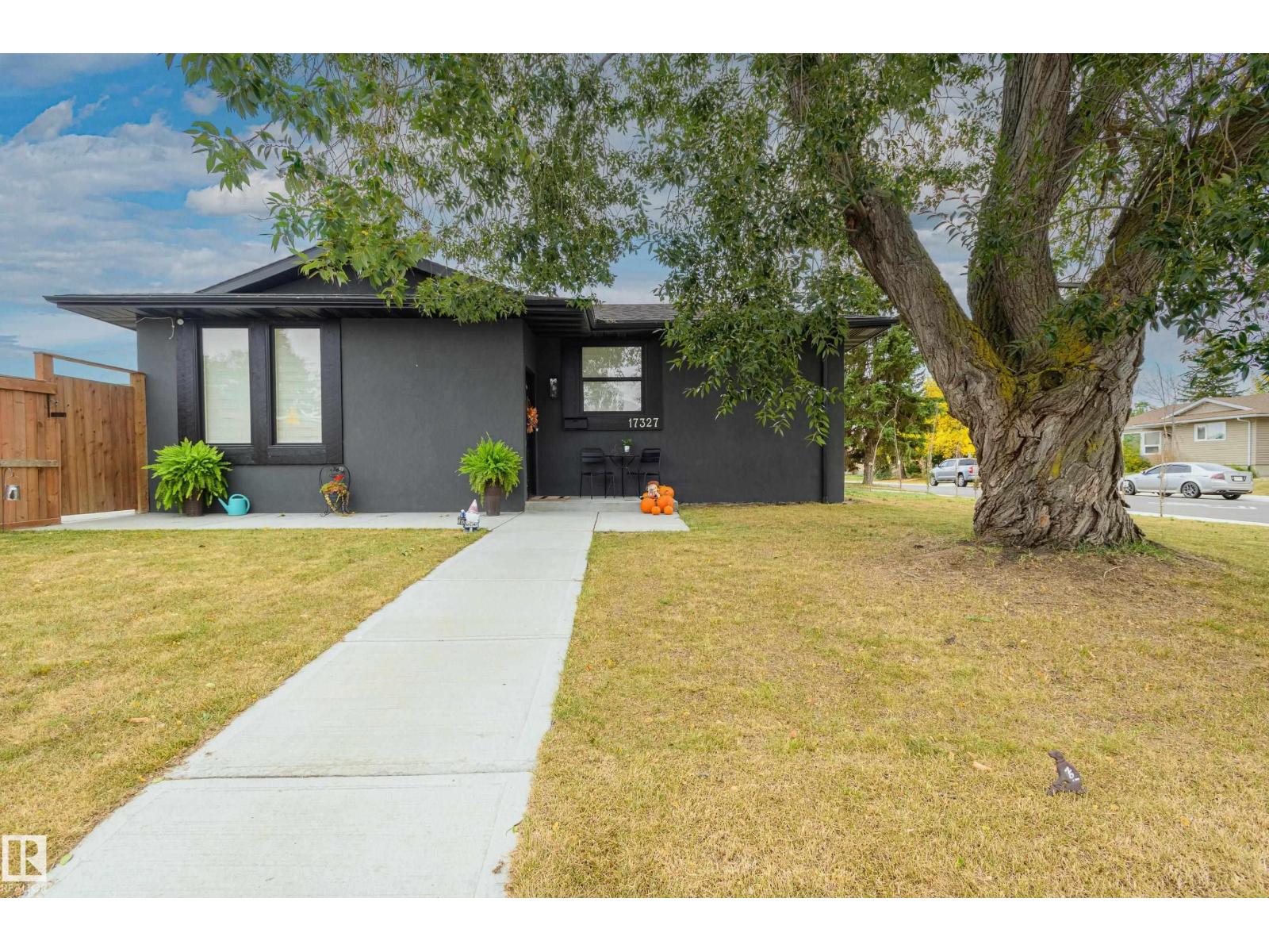 17327 106 St Nw, Edmonton, Alberta  T5X 3W9 - Photo 1 - E4460517