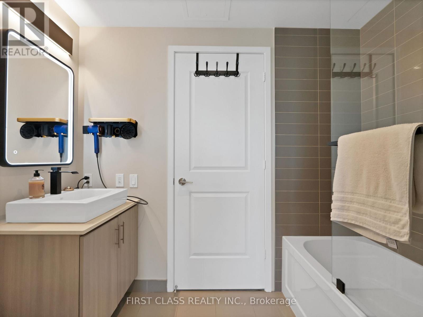 3309 - 1 The Esplanade Avenue, Toronto, Ontario  M5E 0A8 - Photo 12 - C12431230