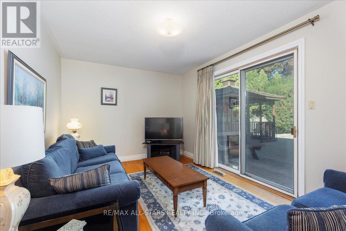 811 Grace Street S, Newmarket, Ontario  L3Y 2L6 - Photo 6 - N12441301