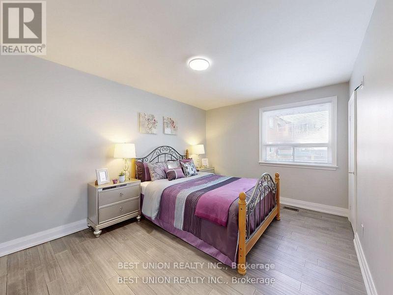 184 Lawrence Avenue, Richmond Hill, Ontario  L4C 1Z5 - Photo 13 - N12441333