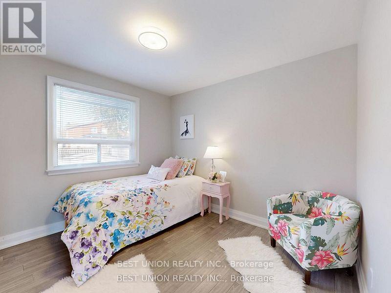 184 Lawrence Avenue, Richmond Hill, Ontario  L4C 1Z5 - Photo 18 - N12441333