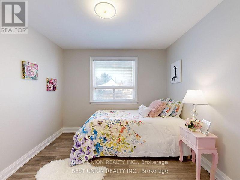 184 Lawrence Avenue, Richmond Hill, Ontario  L4C 1Z5 - Photo 19 - N12441333