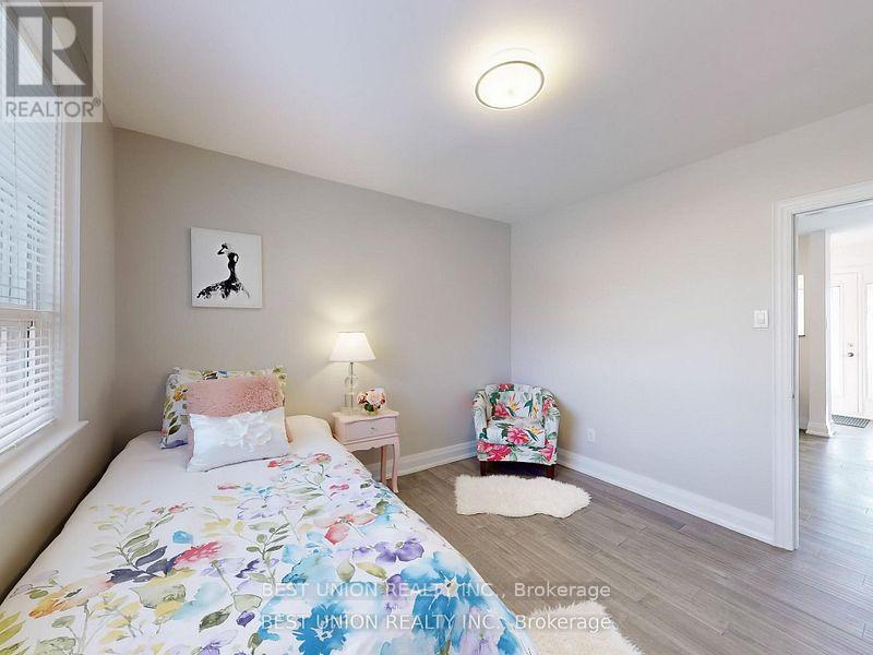 184 Lawrence Avenue, Richmond Hill, Ontario  L4C 1Z5 - Photo 20 - N12441333