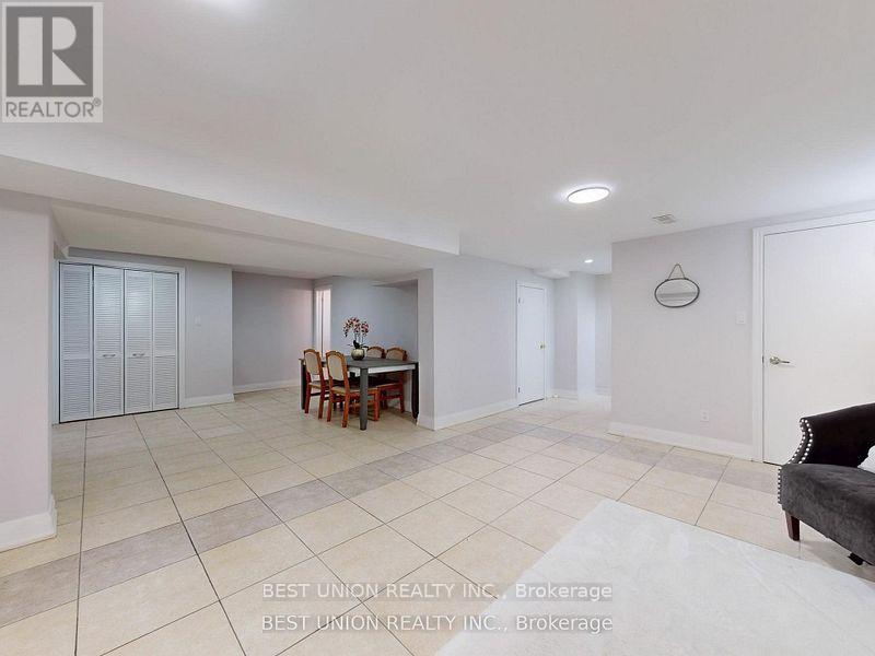 184 Lawrence Avenue, Richmond Hill, Ontario  L4C 1Z5 - Photo 25 - N12441333