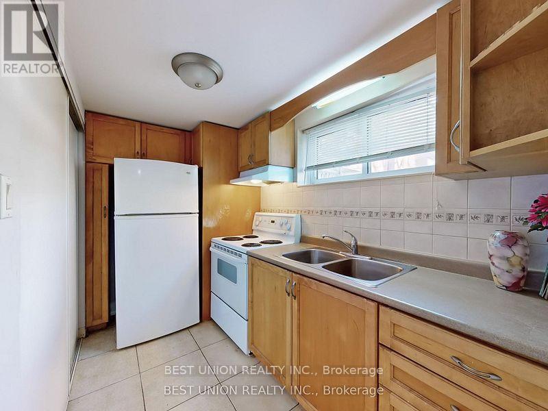 184 Lawrence Avenue, Richmond Hill, Ontario  L4C 1Z5 - Photo 29 - N12441333