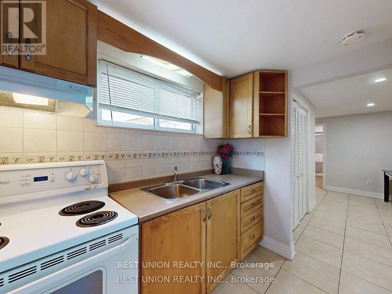 184 Lawrence Avenue, Richmond Hill, Ontario  L4C 1Z5 - Photo 30 - N12441333