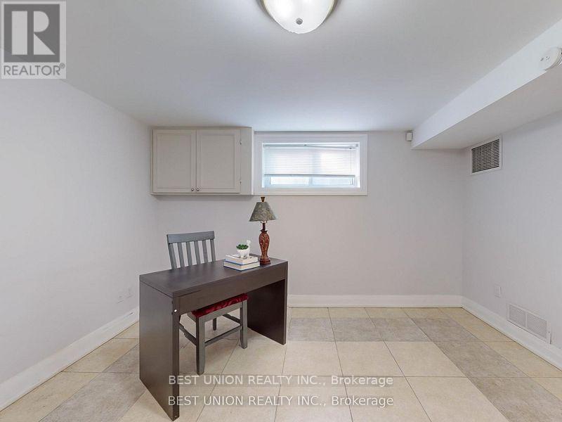 184 Lawrence Avenue, Richmond Hill, Ontario  L4C 1Z5 - Photo 31 - N12441333