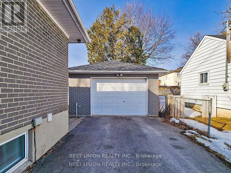 184 Lawrence Avenue, Richmond Hill, Ontario  L4C 1Z5 - Photo 36 - N12441333
