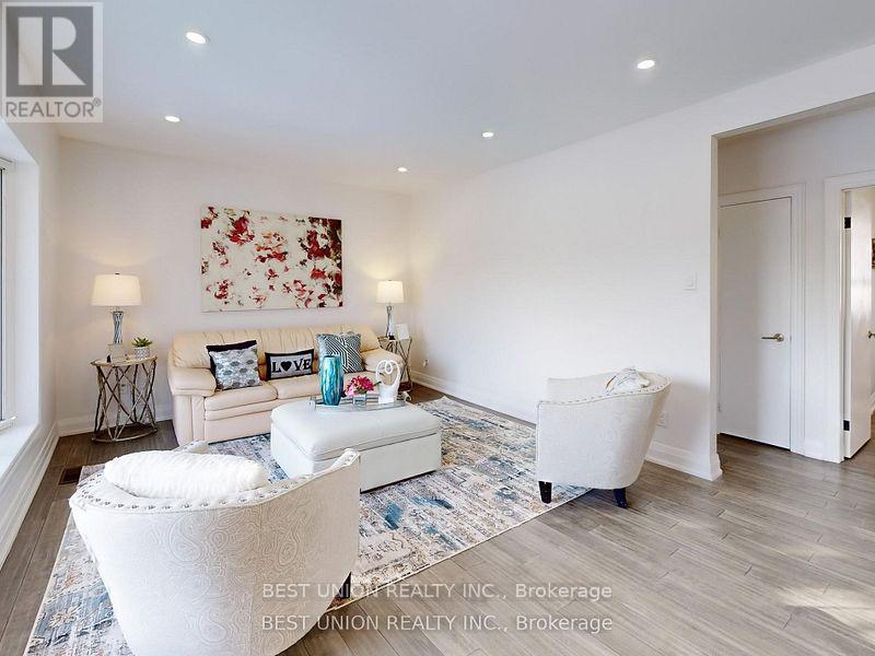 184 Lawrence Avenue, Richmond Hill, Ontario  L4C 1Z5 - Photo 7 - N12441333