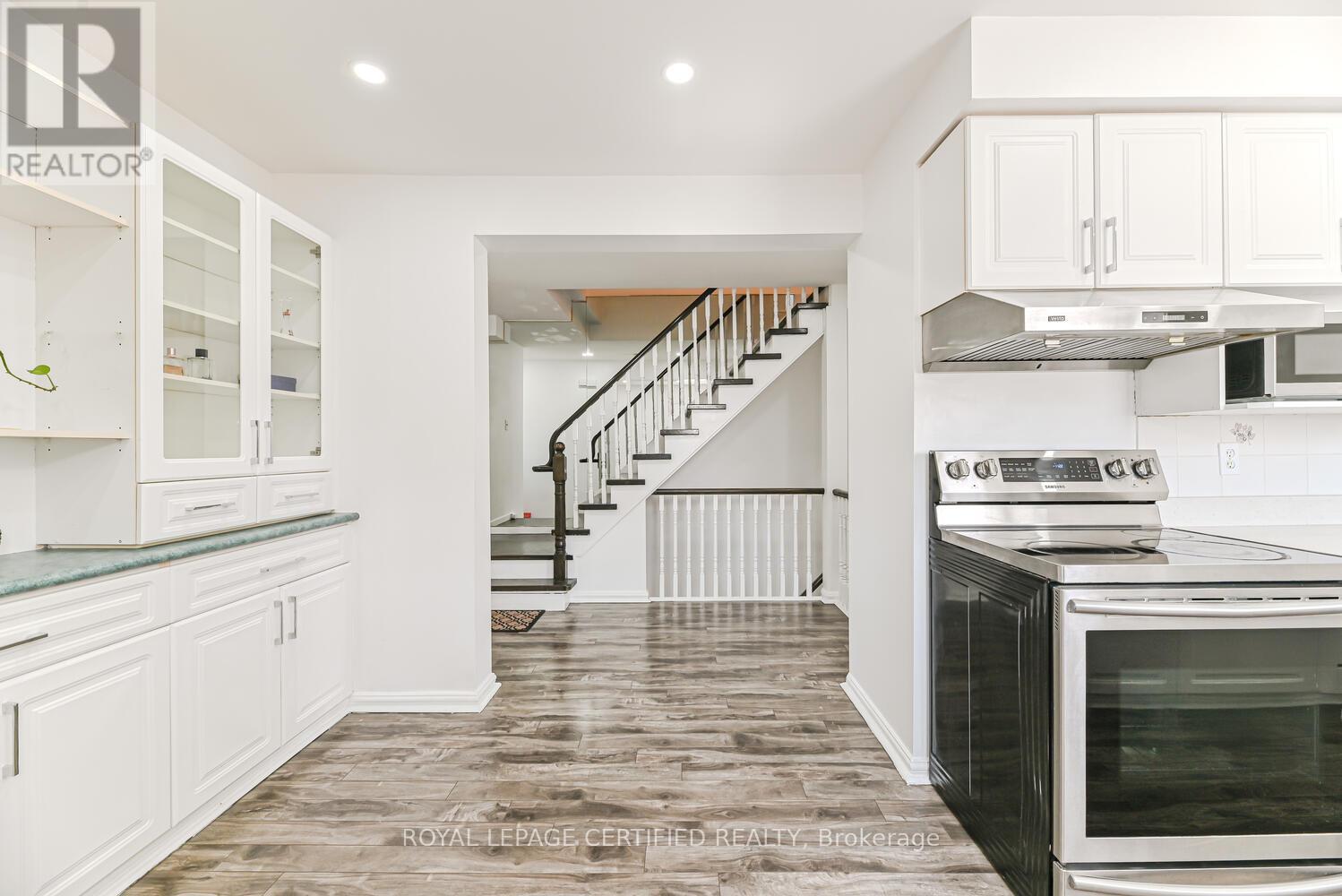 37 Newbridge Crescent, Brampton, Ontario  L6S 4B5 - Photo 11 - W12229038