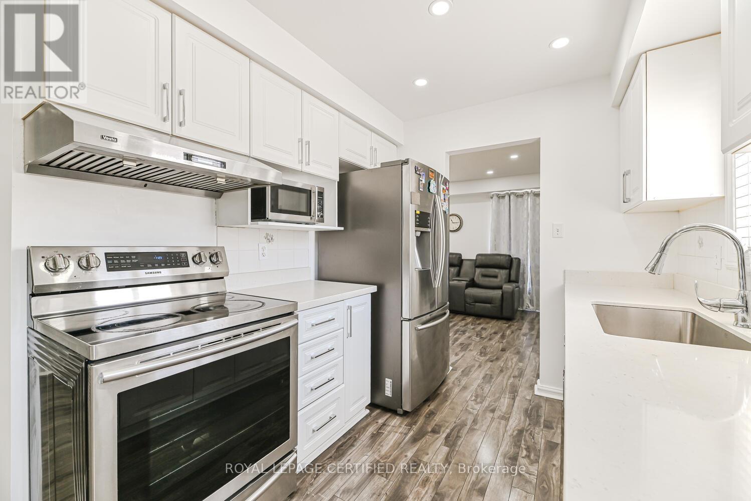 37 Newbridge Crescent, Brampton, Ontario  L6S 4B5 - Photo 12 - W12229038