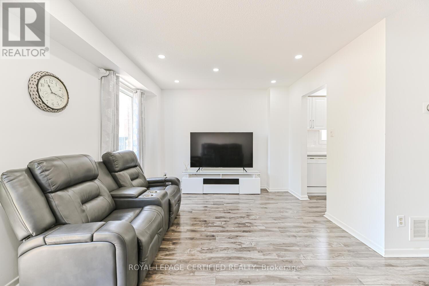 37 Newbridge Crescent, Brampton, Ontario  L6S 4B5 - Photo 17 - W12229038
