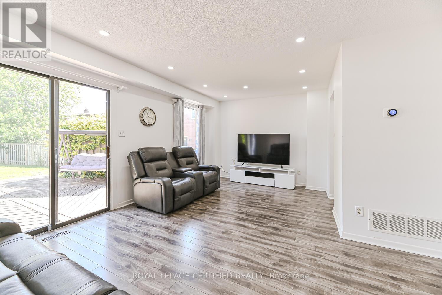 37 Newbridge Crescent, Brampton, Ontario  L6S 4B5 - Photo 18 - W12229038