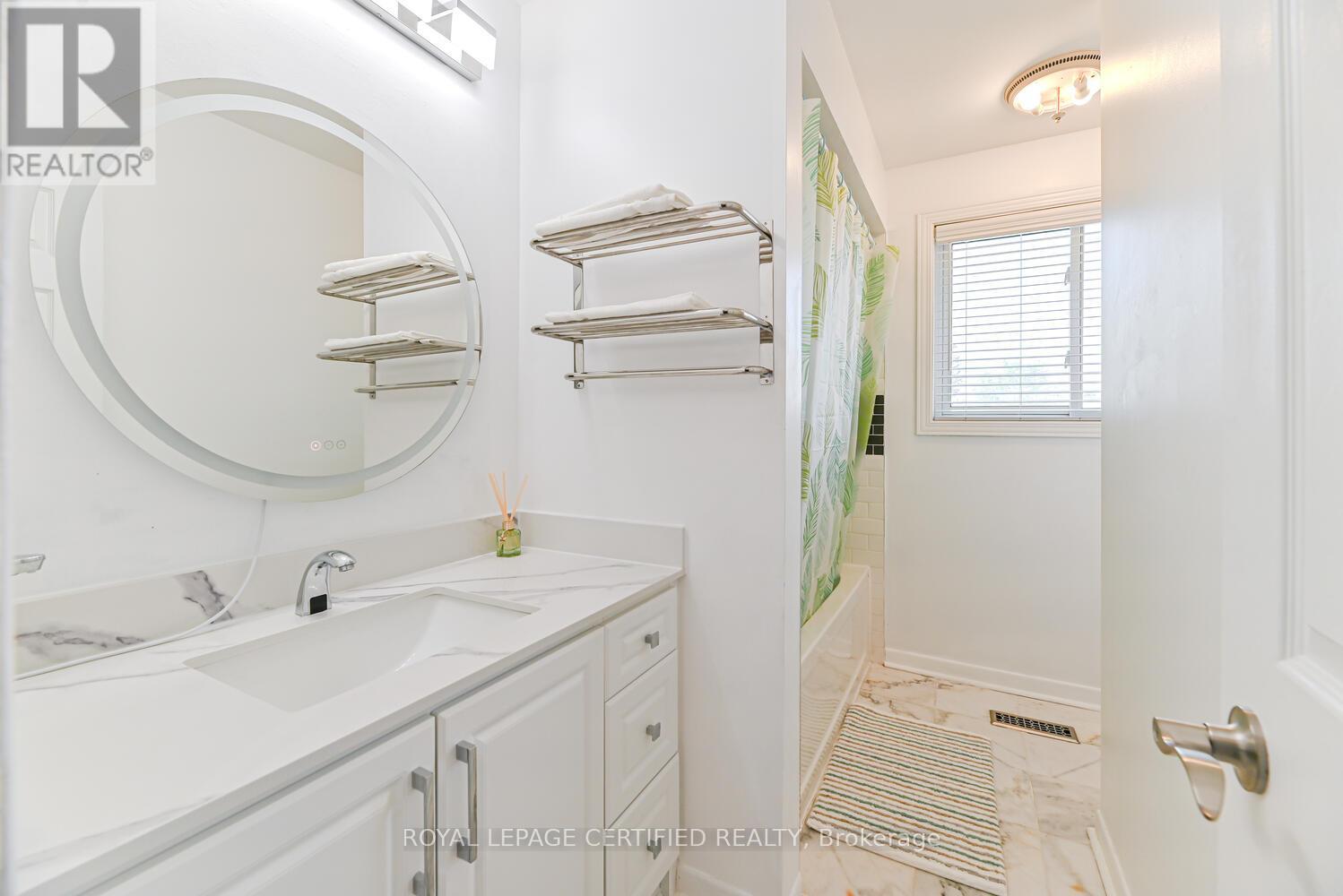 37 Newbridge Crescent, Brampton, Ontario  L6S 4B5 - Photo 27 - W12229038