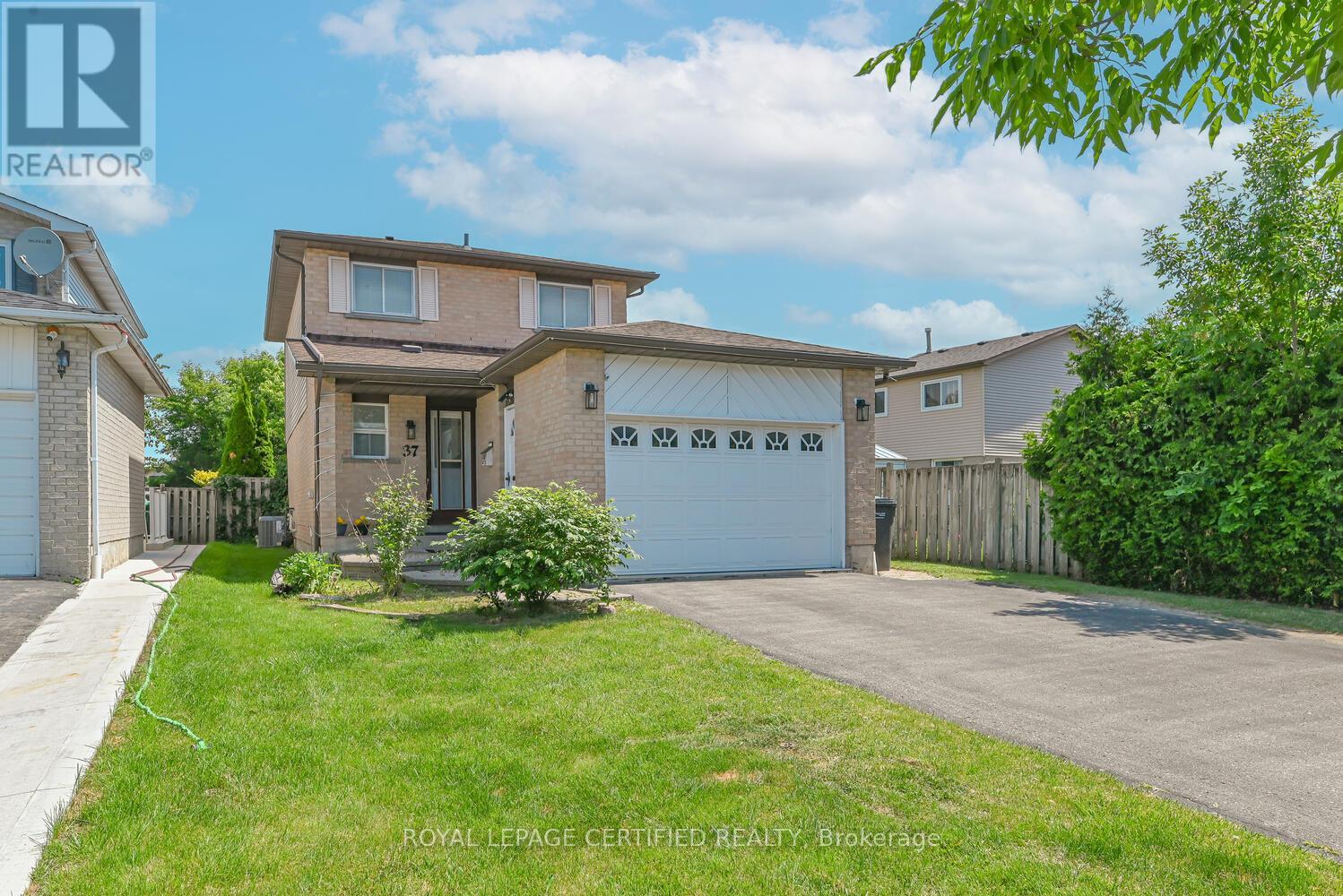 37 Newbridge Crescent, Brampton, Ontario  L6S 4B5 - Photo 3 - W12229038
