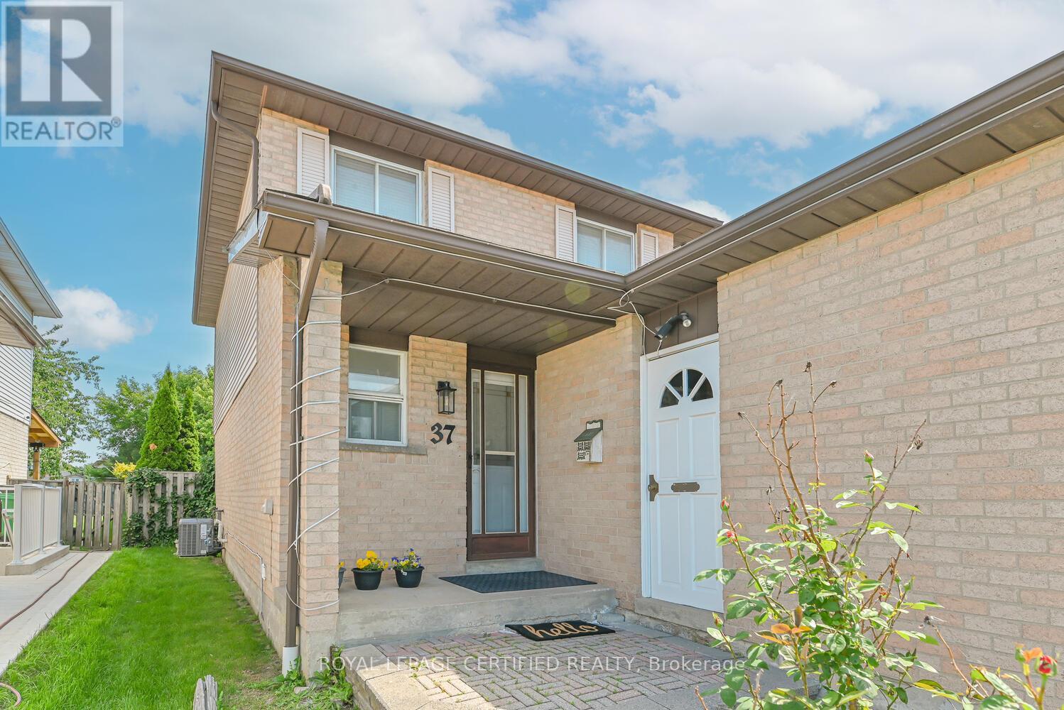 37 Newbridge Crescent, Brampton, Ontario  L6S 4B5 - Photo 4 - W12229038