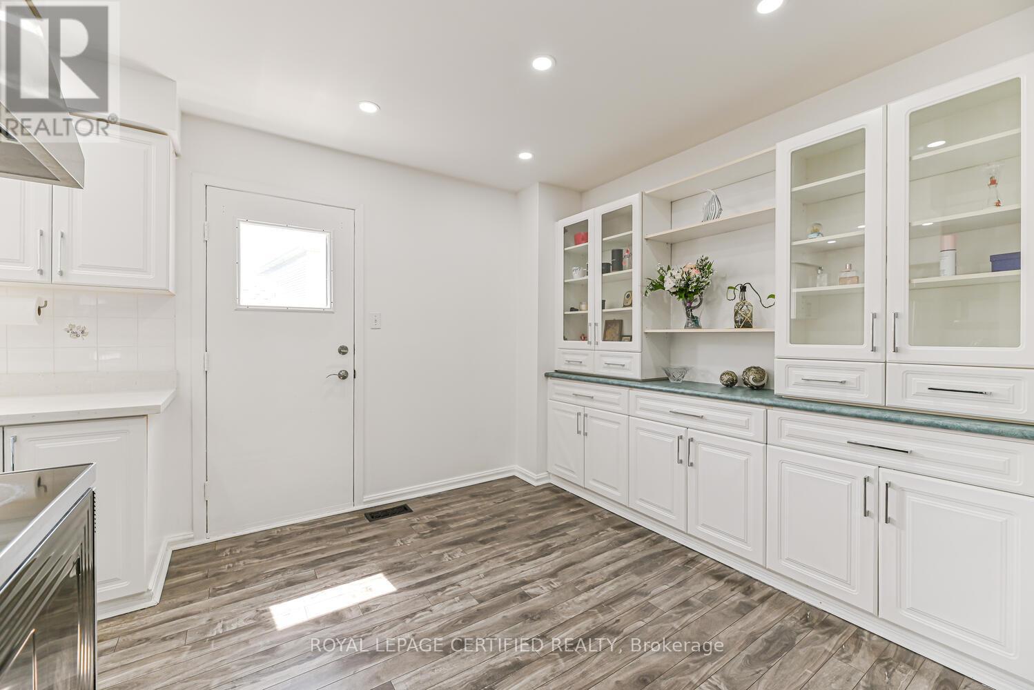37 Newbridge Crescent, Brampton, Ontario  L6S 4B5 - Photo 8 - W12229038
