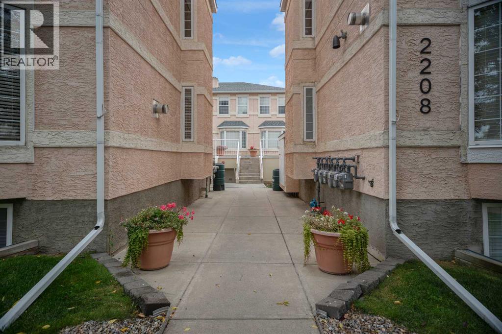 2, 2208 29 Street Sw, Calgary, Alberta  T3E 2K2 - Photo 1 - A2261484