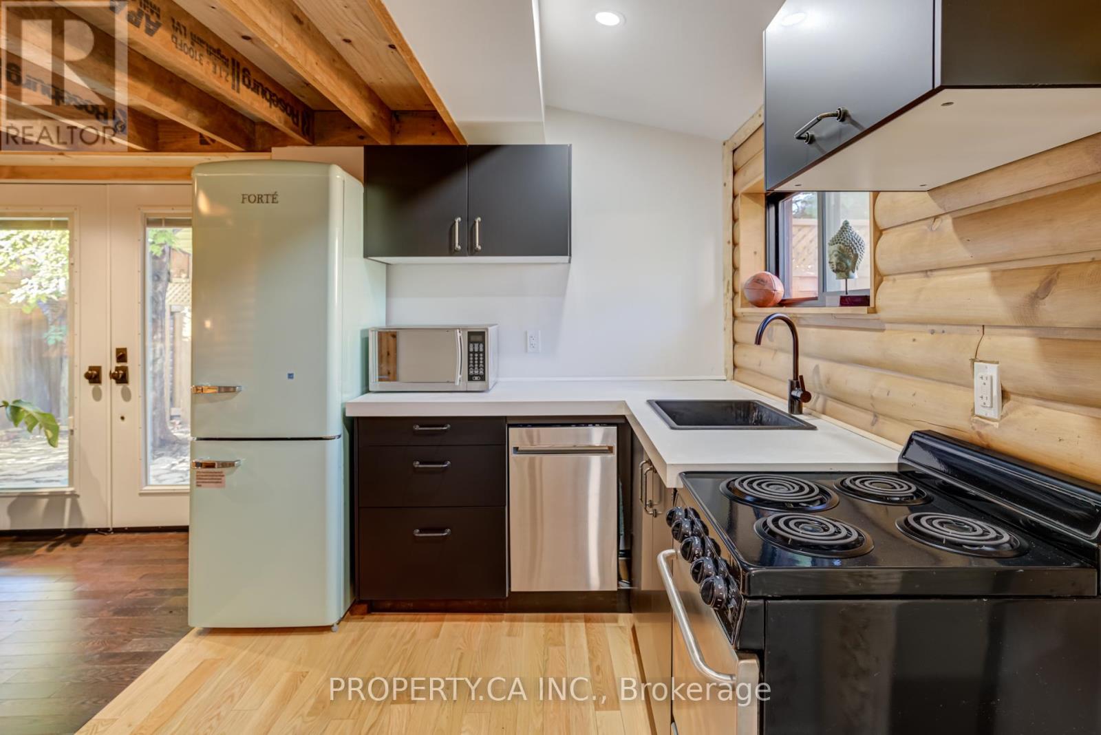 Garden Studio - 38 Royal Street, Toronto, Ontario  M6N 3Z4 - Photo 8 - W12441322
