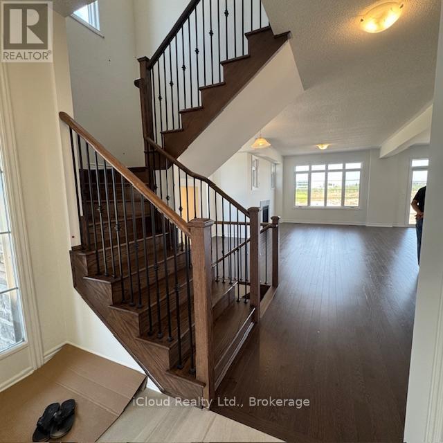 1423 Savoline Boulevard, Milton, Ontario  L9E 1G5 - Photo 7 - W12441325