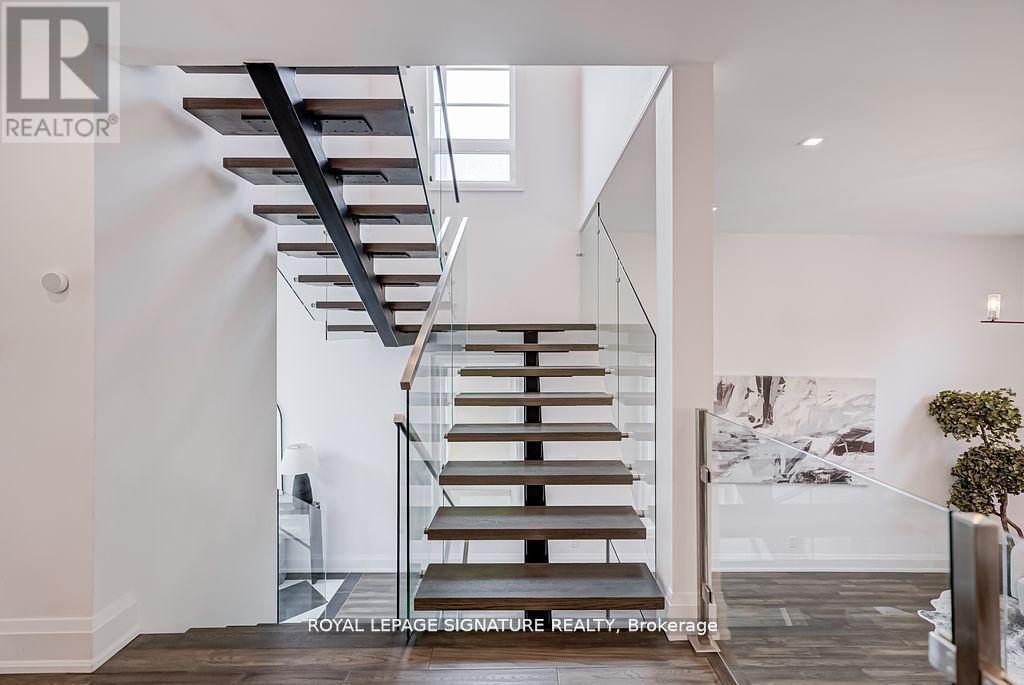 110 Evans Avenue, Toronto, Ontario  M8Z 1H9 - Photo 14 - W12441328