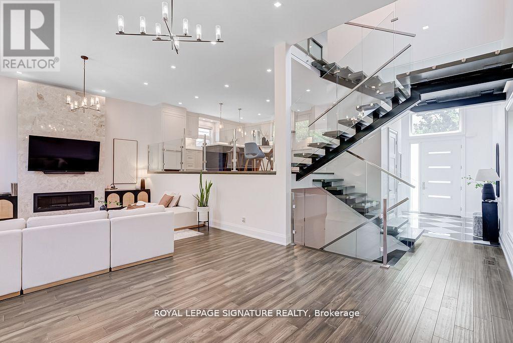 110 Evans Avenue, Toronto, Ontario  M8Z 1H9 - Photo 7 - W12441328