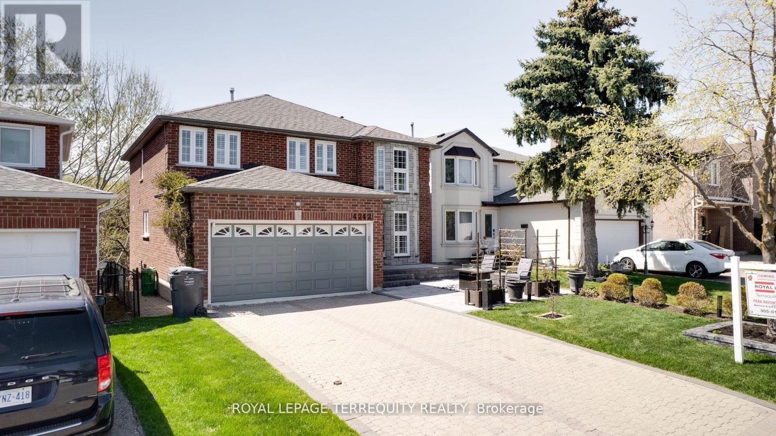 4242 Petersburg Crescent, Mississauga, Ontario  L4Z 2T3 - Photo 2 - W12441329
