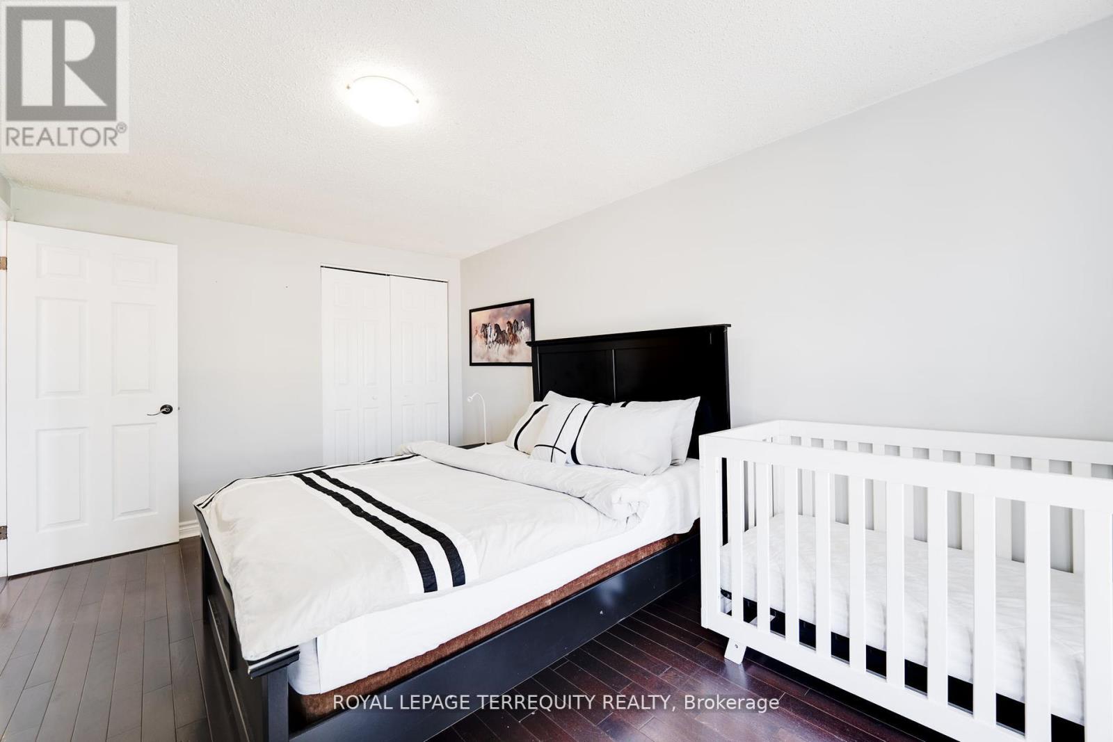 4242 Petersburg Crescent, Mississauga, Ontario  L4Z 2T3 - Photo 20 - W12441329