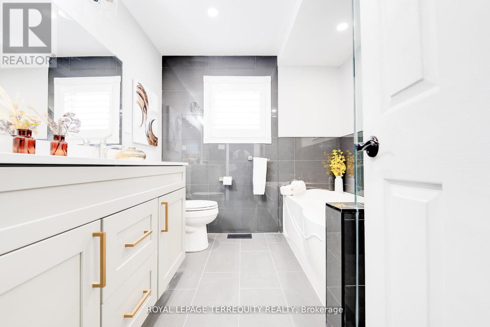 4242 Petersburg Crescent, Mississauga, Ontario  L4Z 2T3 - Photo 23 - W12441329