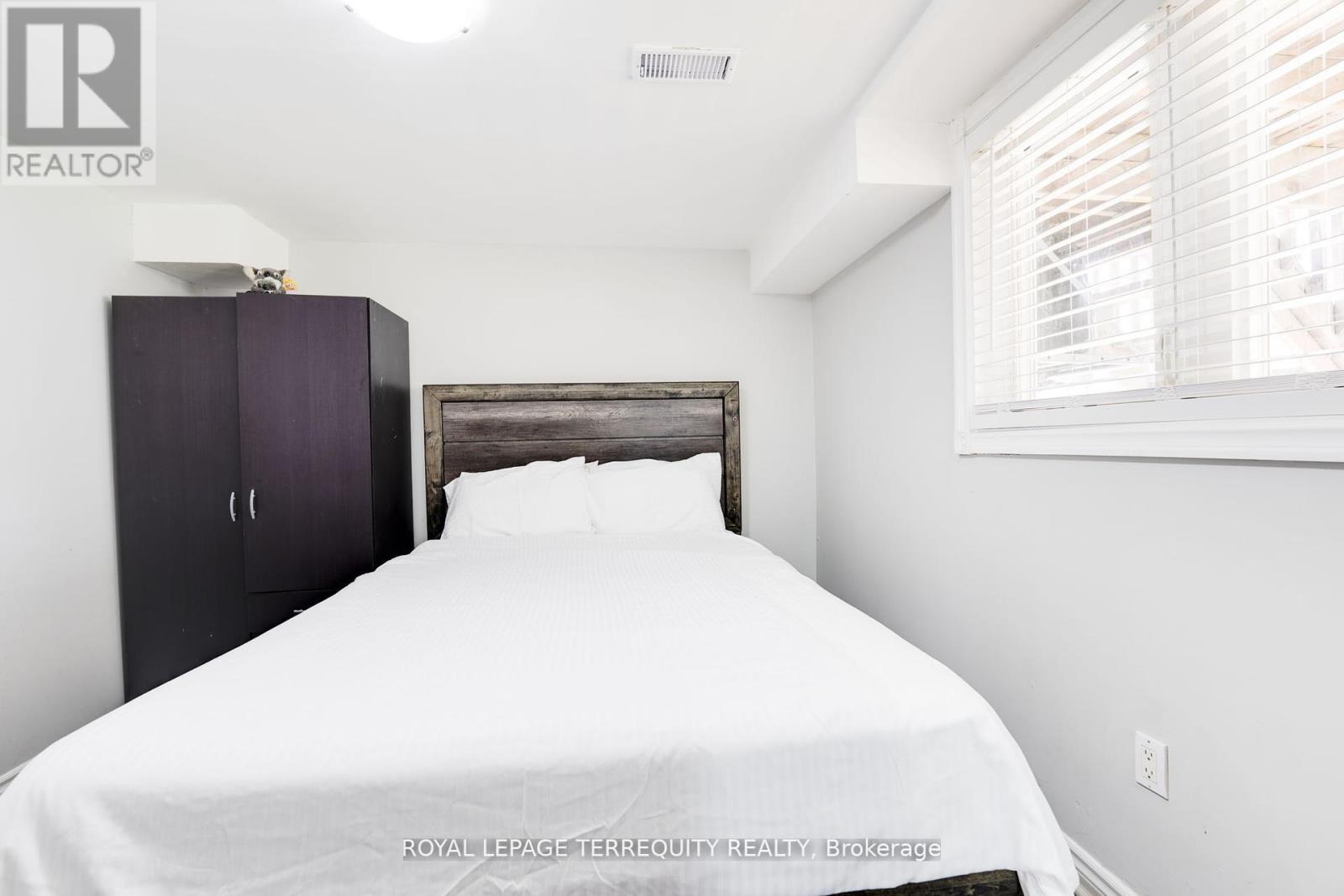 4242 Petersburg Crescent, Mississauga, Ontario  L4Z 2T3 - Photo 28 - W12441329