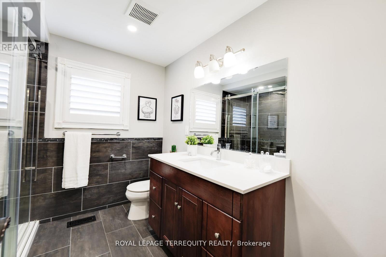 4242 Petersburg Crescent, Mississauga, Ontario  L4Z 2T3 - Photo 29 - W12441329