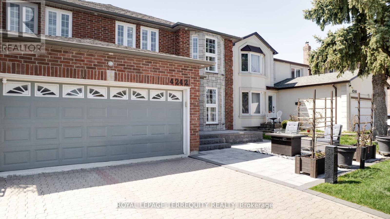 4242 Petersburg Crescent, Mississauga, Ontario  L4Z 2T3 - Photo 3 - W12441329