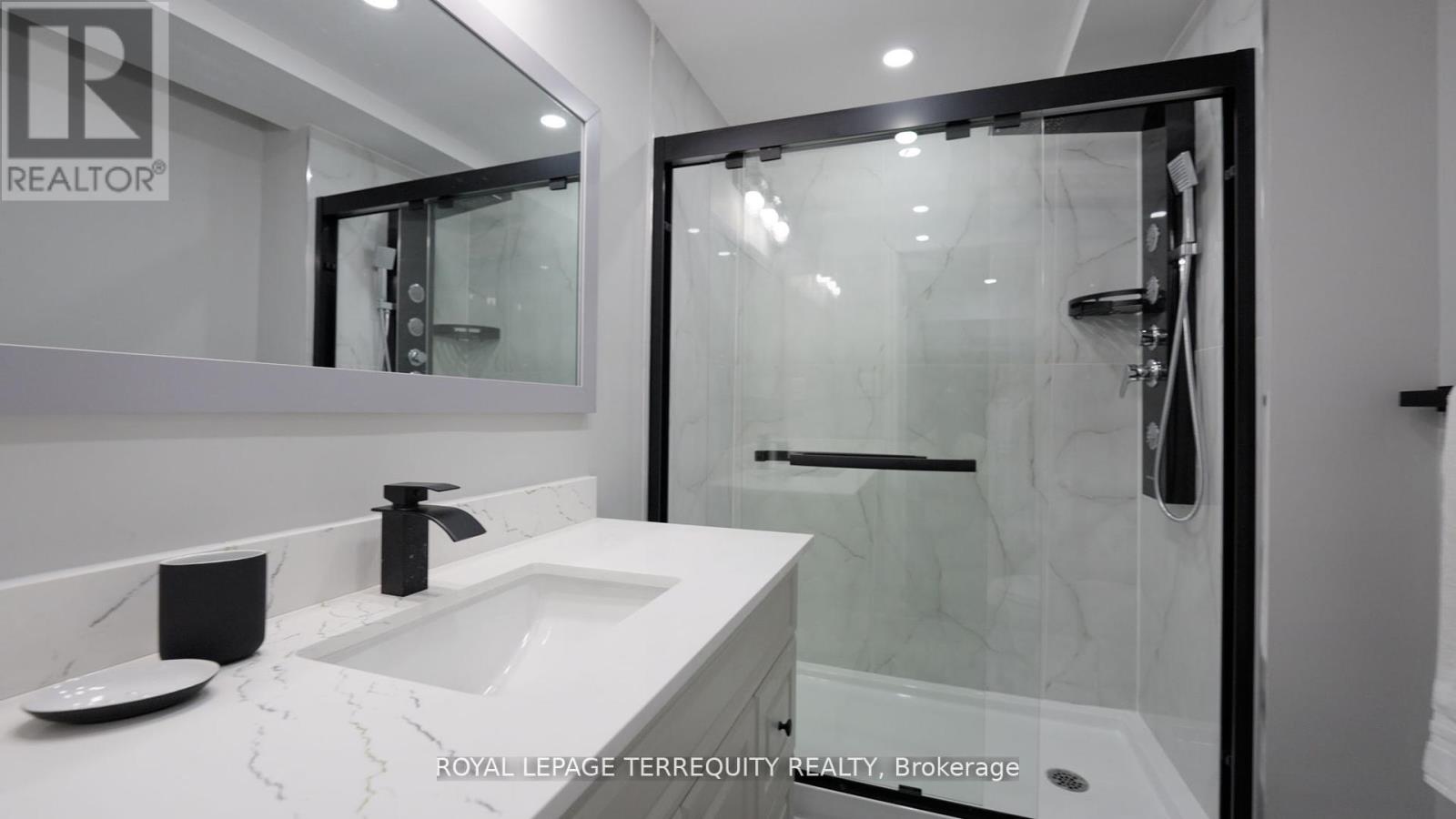 4242 Petersburg Crescent, Mississauga, Ontario  L4Z 2T3 - Photo 35 - W12441329