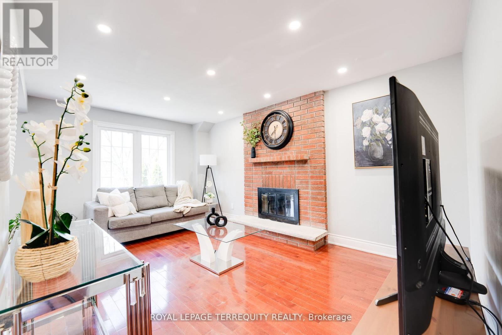 4242 Petersburg Crescent, Mississauga, Ontario  L4Z 2T3 - Photo 6 - W12441329