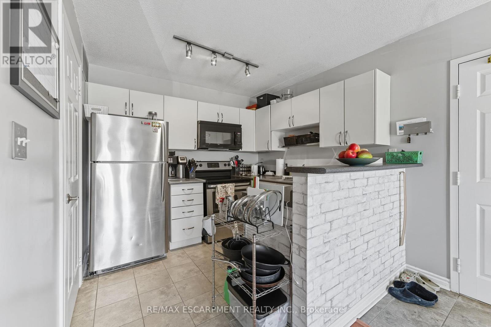 304 - 1421 Walker's Line, Burlington, Ontario  L7M 4P4 - Photo 7 - W12441345