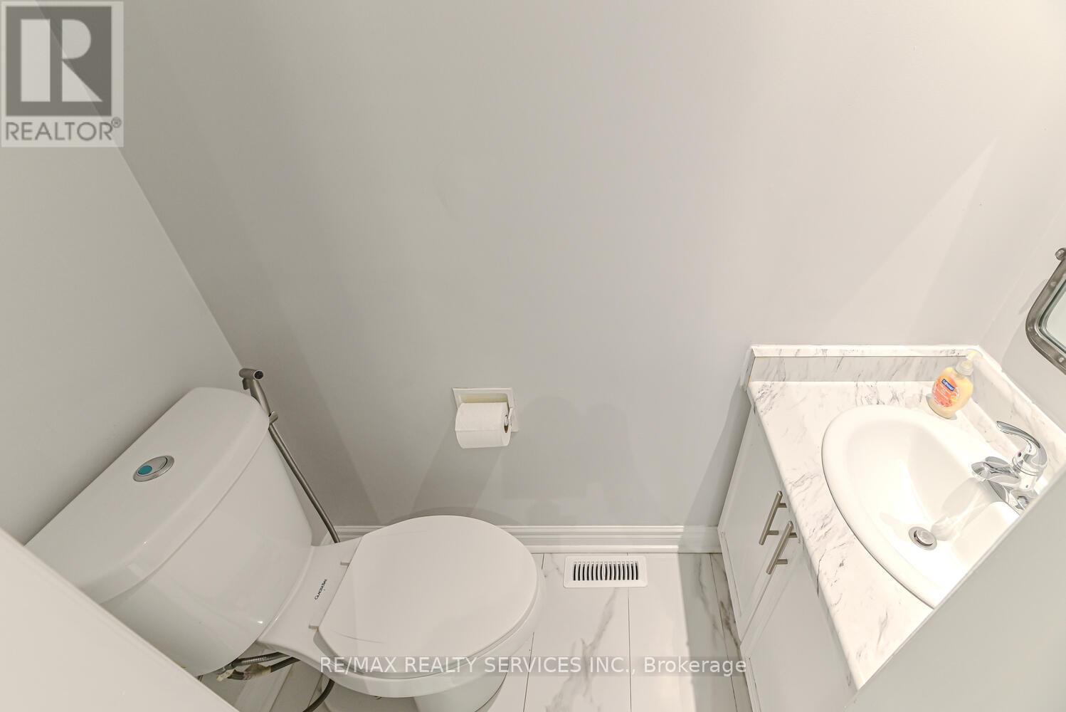 6 - 110 Heathcliffe Square, Brampton, Ontario  L6S 5R1 - Photo 16 - W12441346