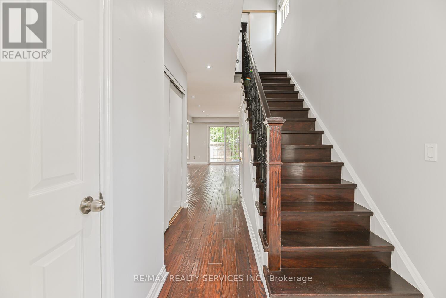 6 - 110 Heathcliffe Square, Brampton, Ontario  L6S 5R1 - Photo 17 - W12441346