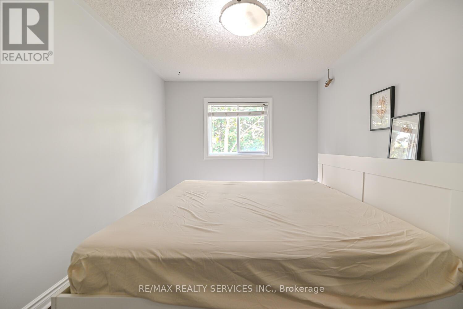 6 - 110 Heathcliffe Square, Brampton, Ontario  L6S 5R1 - Photo 32 - W12441346