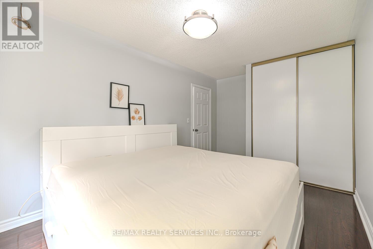 6 - 110 Heathcliffe Square, Brampton, Ontario  L6S 5R1 - Photo 33 - W12441346