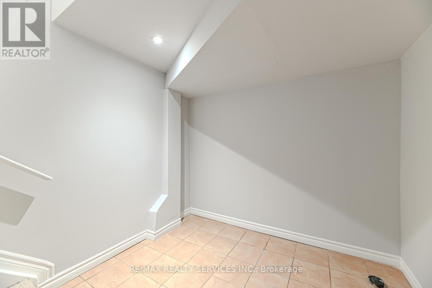 6 - 110 Heathcliffe Square, Brampton, Ontario  L6S 5R1 - Photo 36 - W12441346