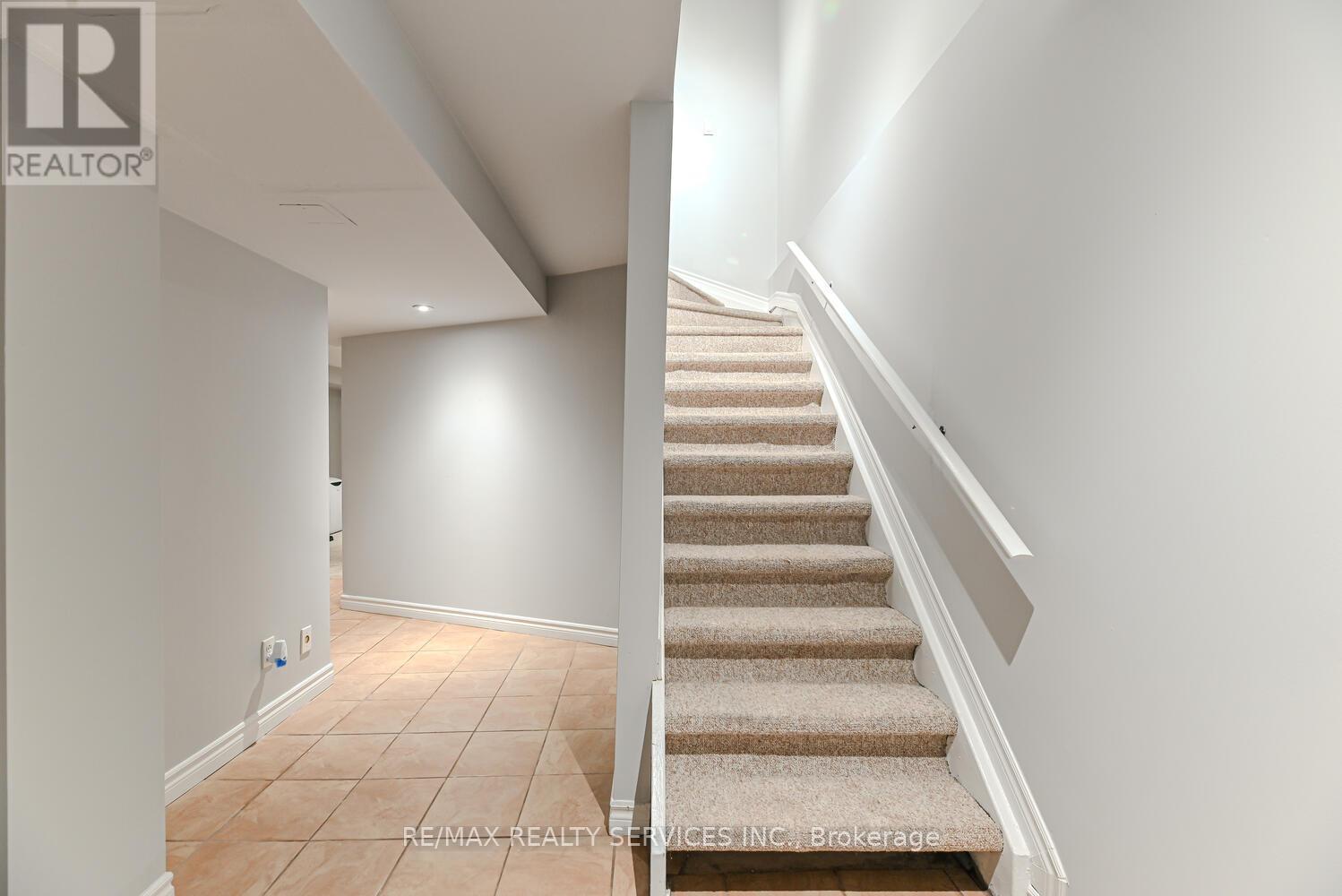 6 - 110 Heathcliffe Square, Brampton, Ontario  L6S 5R1 - Photo 37 - W12441346