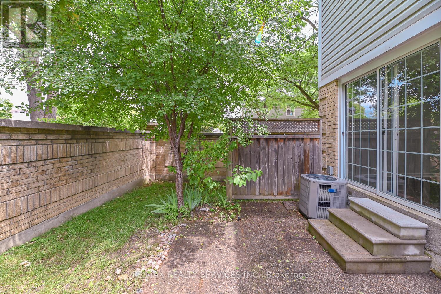6 - 110 Heathcliffe Square, Brampton, Ontario  L6S 5R1 - Photo 47 - W12441346