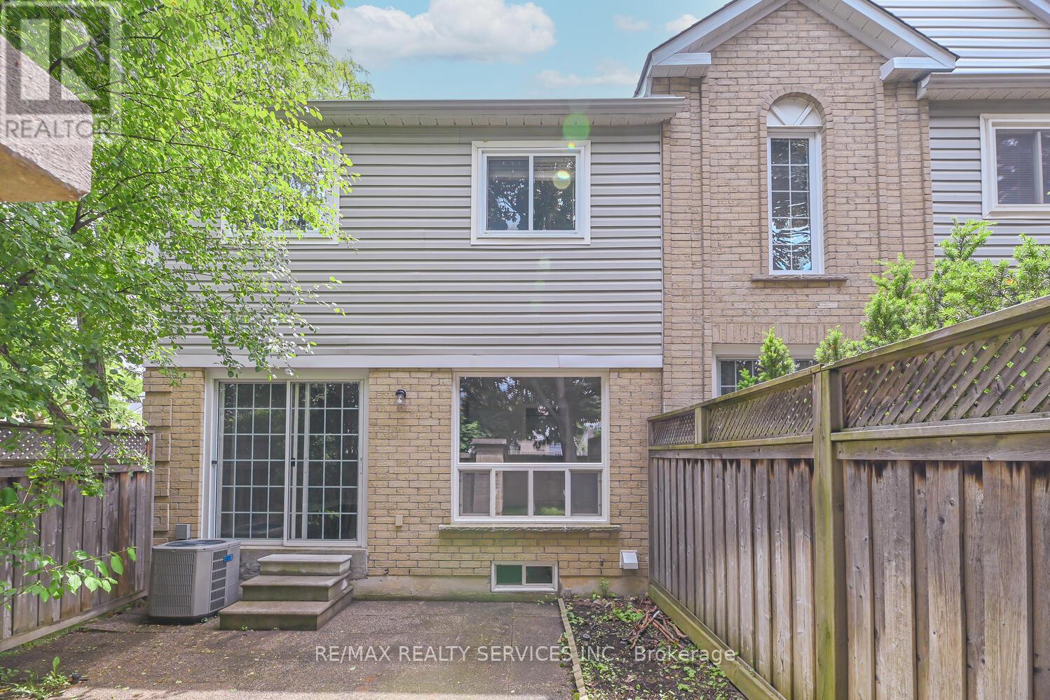 6 - 110 Heathcliffe Square, Brampton, Ontario  L6S 5R1 - Photo 48 - W12441346