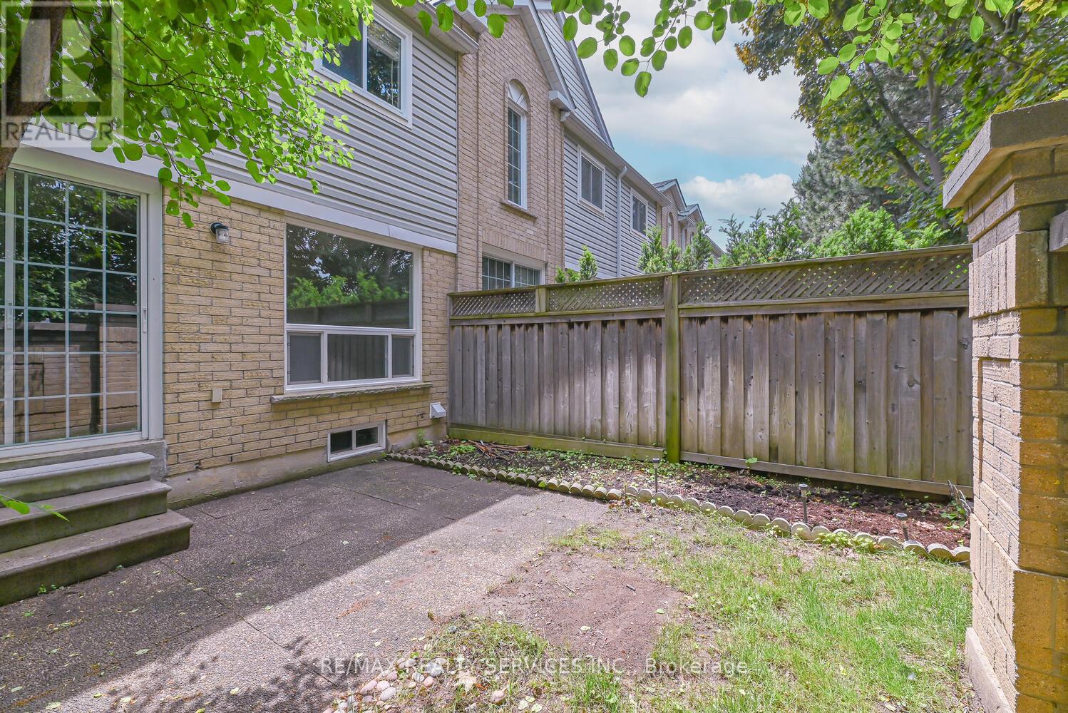 6 - 110 Heathcliffe Square, Brampton, Ontario  L6S 5R1 - Photo 50 - W12441346